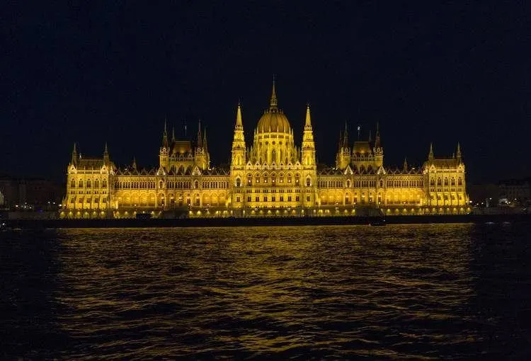 Attrazioni Principali Di Budapest - Crociera Sul Danubio