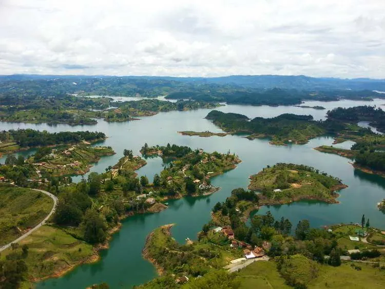 Bezienswaardigheden In Colombia Het Uitzicht Vanaf El Penol De Guatape