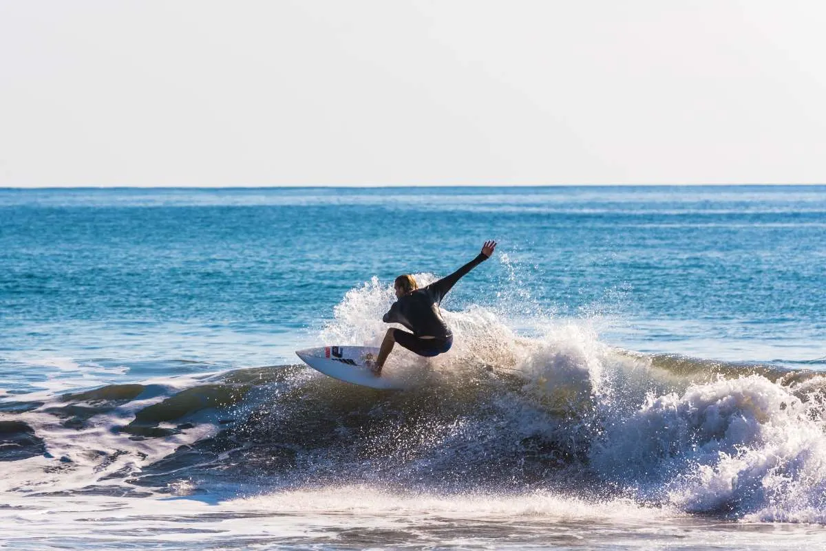 Was Man In Tamarindo Costa Rica Tun Kann Surfen