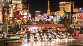 Zicht op de Las Vegas Strip bij nacht.