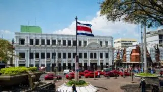 Hoe reis je van La Fortuna Arenal naar San José, Costa Rica?