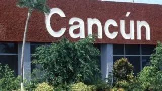 Hoe kom je van Playa del Carmen naar Cancun Airport, Mexico?