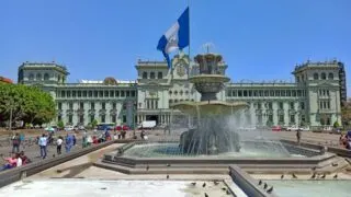 Flores naar Guatemala Stad