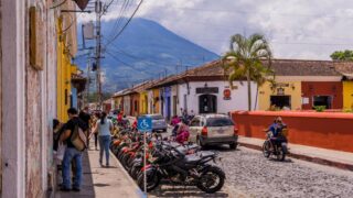 Hoe kom je van Semuc Champey naar Antigua, Guatemala?